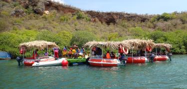 Ban tour ku nos kliëntenan riba Tiki Boat!